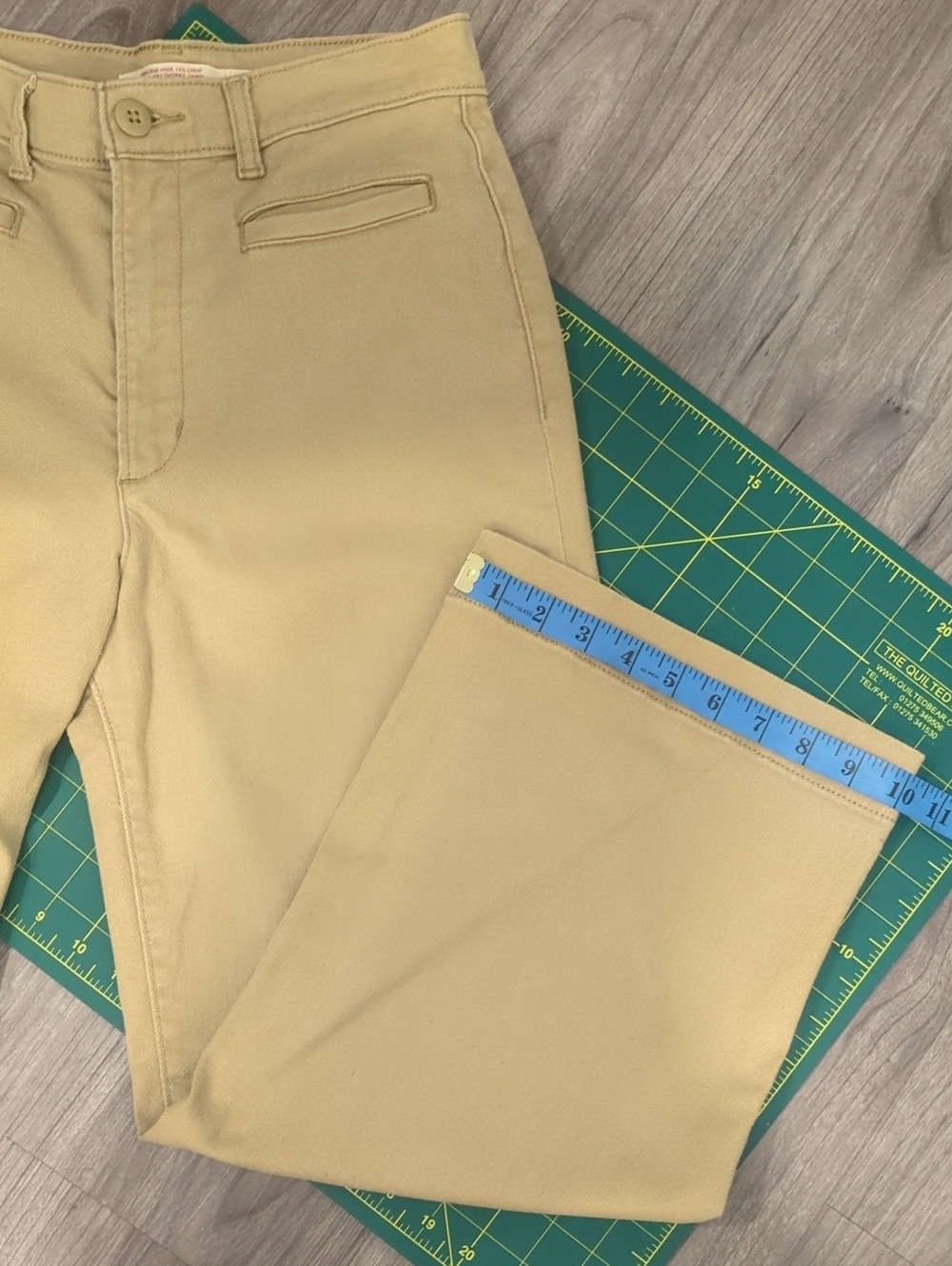 Levi's ribcage wide leg crop jeans in tan, size 27